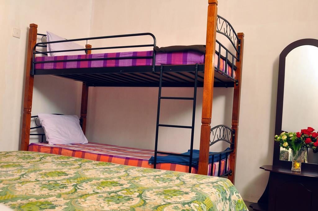 Primrose Inn แคนดี้ ภายนอก รูปภาพ